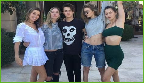 Fashion Model Gigi Hadid's Family: Boyfriend, 4 Siblings, Parents